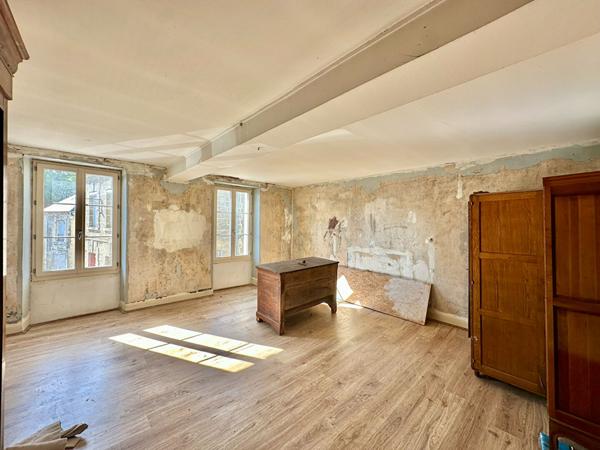 Ensemble maison + ancienne boucherie SAINT GEORGES SUR LAYON