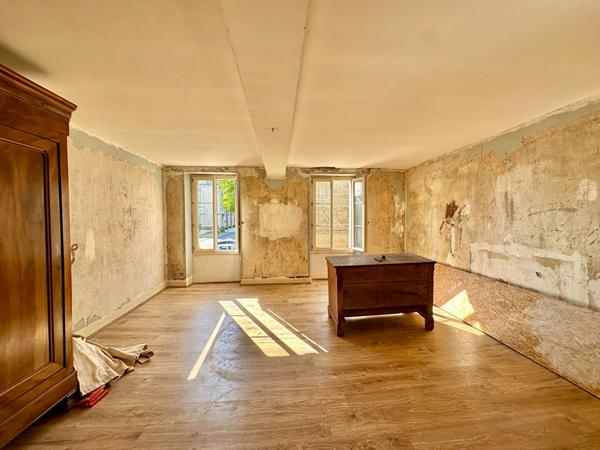 Ensemble maison + ancienne boucherie SAINT GEORGES SUR LAYON