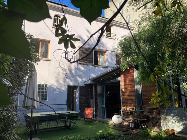 Maison ancienne avec extension en coeur de ville