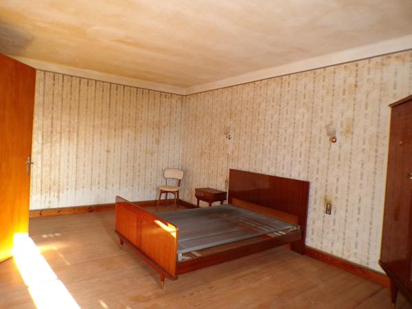 À Vendre : Maison de Ville à Rénover avec Grange et Jardin – Villasavary