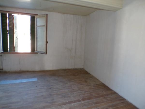 À Vendre : Maison de Ville à Rénover avec Grange et Jardin – Villasavary