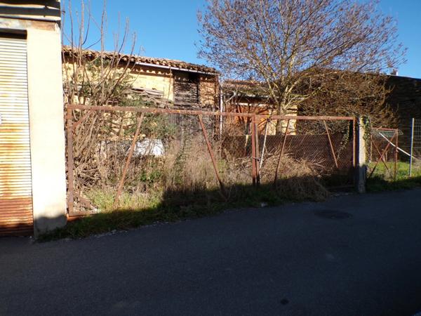 À Vendre : Maison de Ville à Rénover avec Grange et Jardin – Villasavary