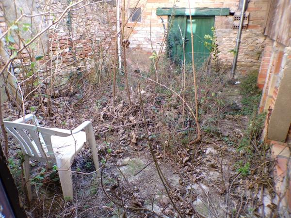 À Vendre : Maison de Ville à Rénover avec Grange et Jardin – Villasavary