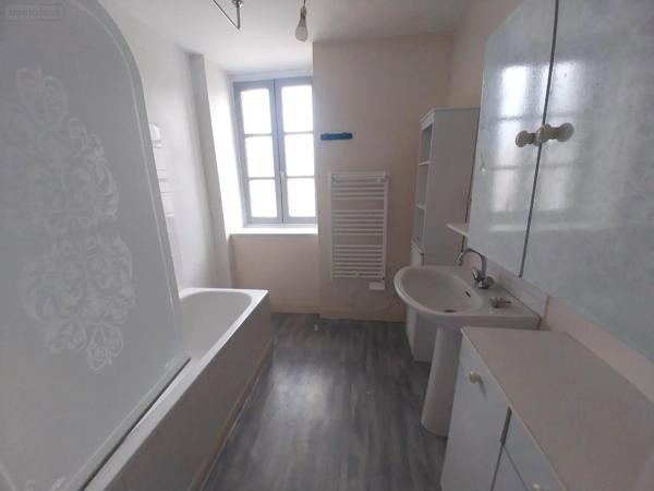Location - Maison Le Genest-Saint-Isle 53940 4 pièces 79 m 2 350 m 2