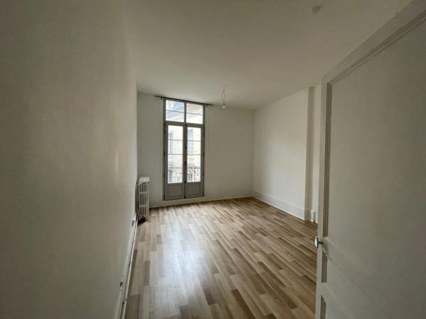 Appartement
                                                                                                                                                                                                                                                                                                                        4 pièce(s)                                                                                                                                                                                                          3 chambre(s)                                                                                                                                                                                                          108  m²