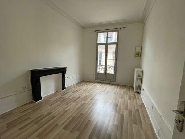 Appartement
                                                                                                                                                                                                                                                                                                                        4 pièce(s)                                                                                                                                                                                                          3 chambre(s)                                                                                                                                                                                                          108  m²