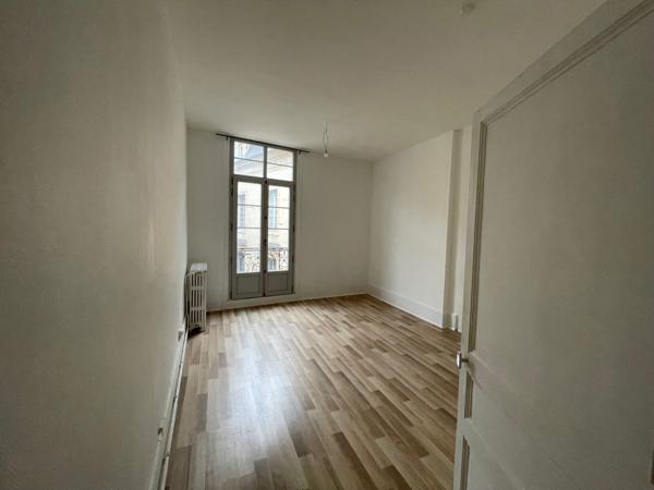 Appartement
                                                                                                                                                                                                                                                                                                                        4 pièce(s)                                                                                                                                                                                                          3 chambre(s)                                                                                                                                                                                                          108  m²