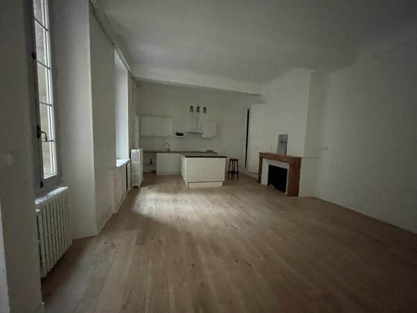 Appartement
                                                                                                                                                                                                                                                                                                                        4 pièce(s)                                                                                                                                                                                                          3 chambre(s)                                                                                                                                                                                                          108  m²