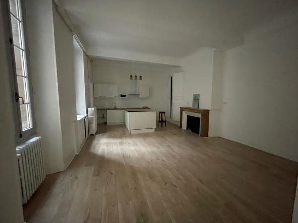 Appartement
                                                                                                                                                                                                                                                                                                                        4 pièce(s)                                                                                                                                                                                                          3 chambre(s)                                                                                                                                                                                                          108  m²