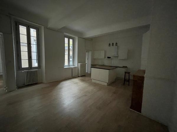 Appartement
                                                                                                                                                                                                                                                                                                                        4 pièce(s)                                                                                                                                                                                                          3 chambre(s)                                                                                                                                                                                                          108  m²