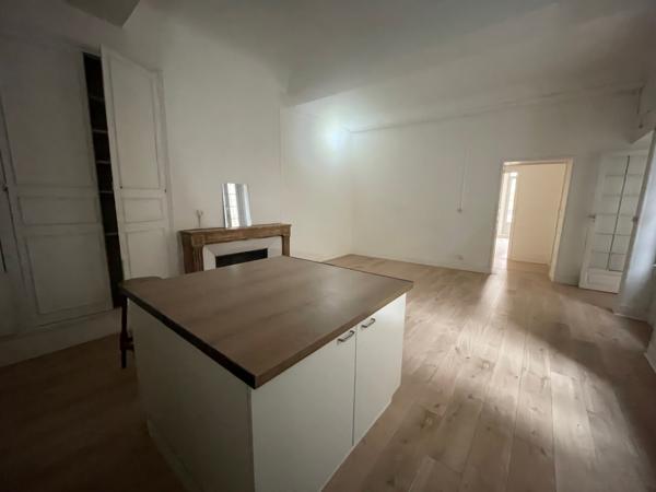 Appartement
                                                                                                                                                                                                                                                                                                                        4 pièce(s)                                                                                                                                                                                                          3 chambre(s)                                                                                                                                                                                                          108  m²