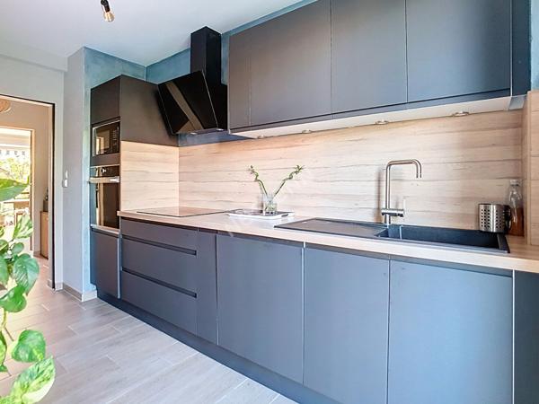 Appartement T4 à Martigues Ferrières, refait à neuf, avec grand balcon