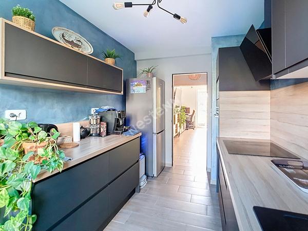 Appartement T4 à Martigues Ferrières, refait à neuf, avec grand balcon