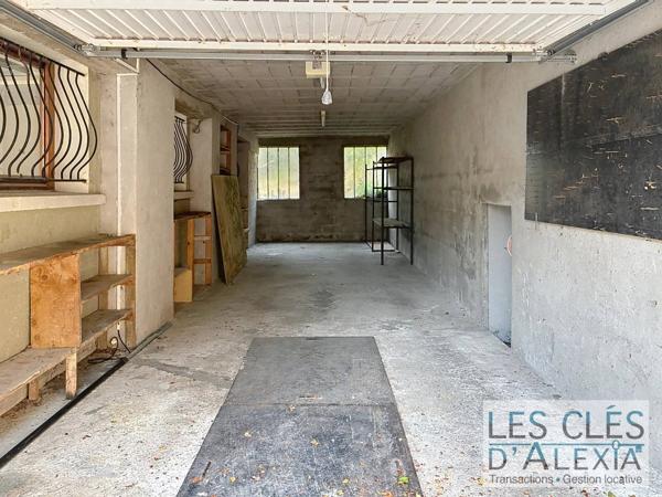 Maison deux appartements- Terrain- deux garages- Veranda