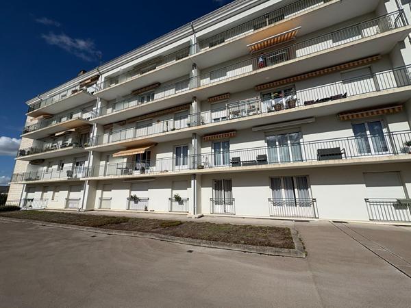 BLOIS - APPARTEMENT DE 76 m² AVEC PARKING PRIVATIF