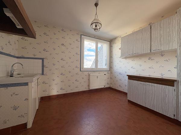 BLOIS - APPARTEMENT DE 76 m² AVEC PARKING PRIVATIF