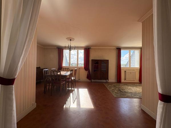 BLOIS - APPARTEMENT DE 76 m² AVEC PARKING PRIVATIF