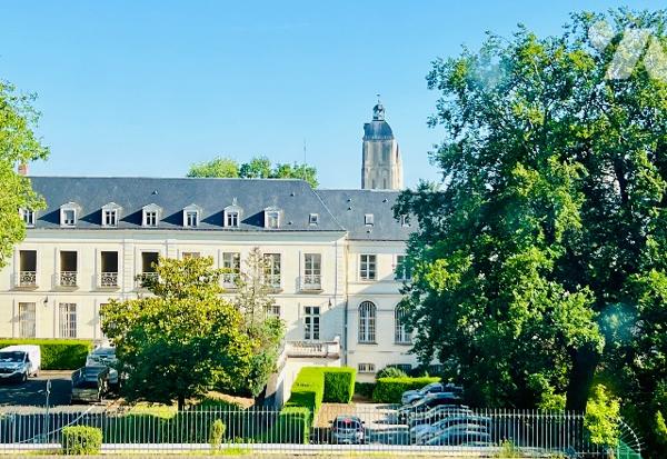 TOURS CENTRE – BOULEVARD BÉRANGER
Appartement de 58,68 m² à rénover avec garage et cave