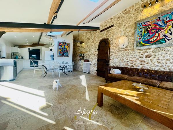 Bastide lumineuse & confidentielle entre vignes et oliviers.