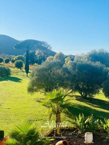 Bastide lumineuse & confidentielle entre vignes et oliviers.