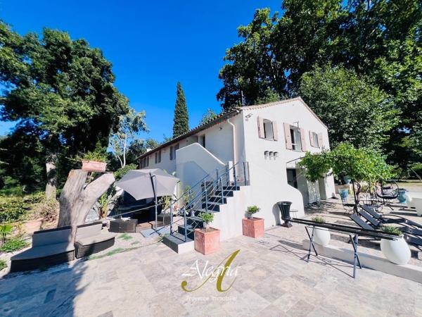Bastide lumineuse & confidentielle entre vignes et oliviers.