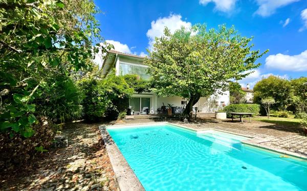 Maison à vendre    7 pièces • 205 m2 Eysines