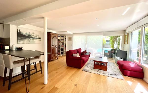 Maison à vendre    7 pièces • 205 m2 Eysines