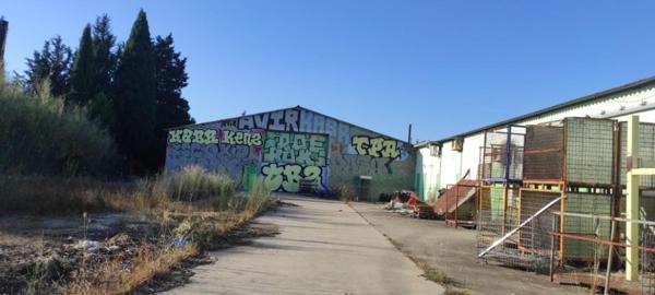 Local Commercial à NIMES, 30900 - 8 pièces 2831m²