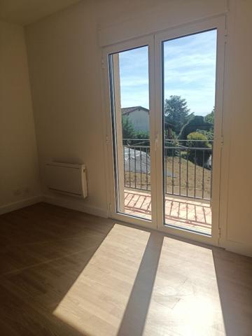 MAISON RENOVEE T3/4 - GRATENTOUR - GARAGE ET JARDIN