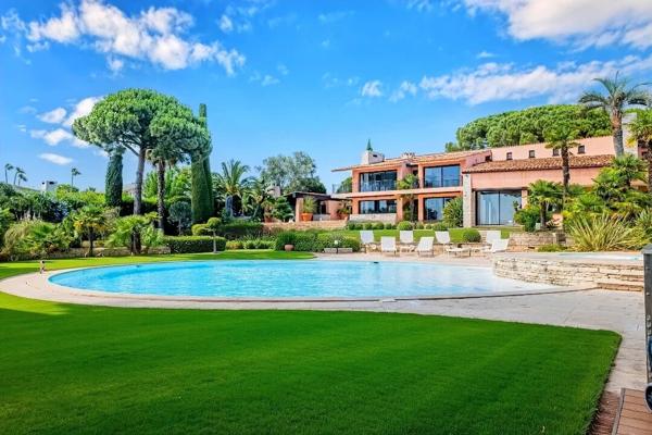 PROPRIÉTÉ D’EXCEPTION AVEC VUE MER une oasis de Luxe sur les Hauteurs de Nice
