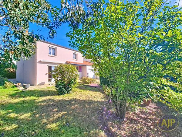 Vente maison Montaigu : 242 000 € - AJP Immobilier Vieillevigne