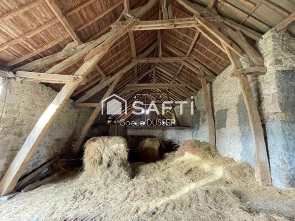 Dépendances en pierres sur un terrain de 4 ha