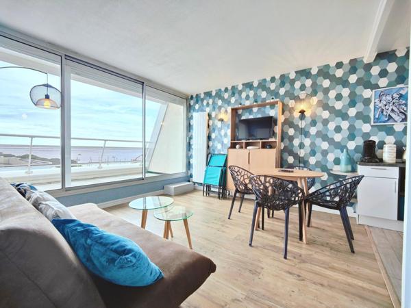 Vu bassin-Rénové-Ascenseur-Terrasse-Parking-Cave.