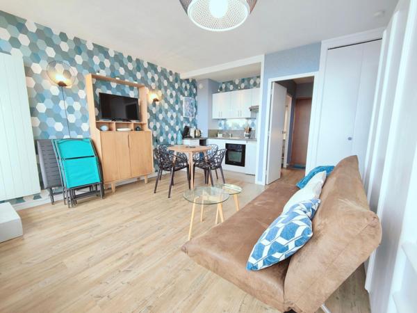 Vu bassin-Rénové-Ascenseur-Terrasse-Parking-Cave.