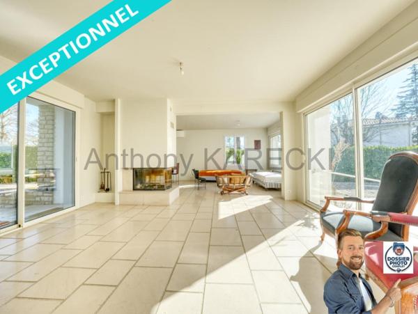 Maison lumineuse avec rénovation de qualité comprenant 4 chambres + 1 bureau