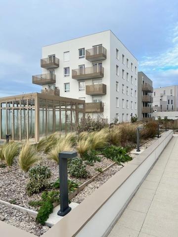 Location Appartement 4  pièces 77 m² Magnanville