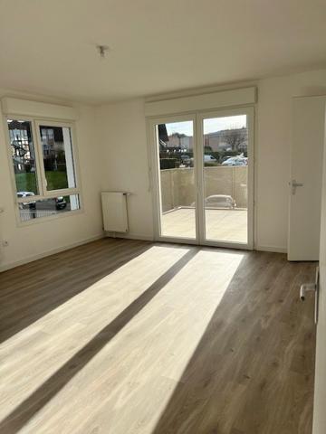 Location Appartement 4  pièces 77 m² Magnanville