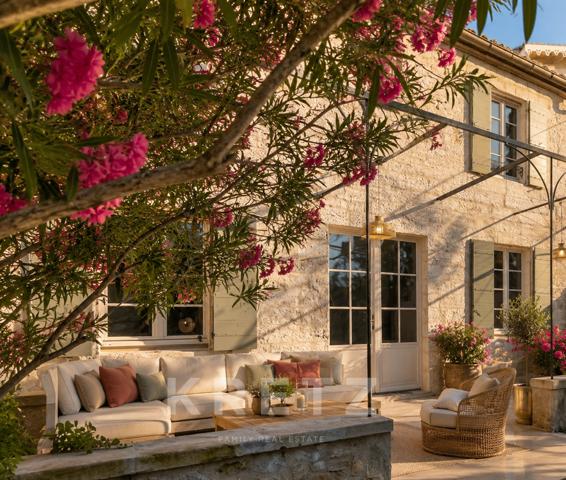 EXCLUSIVITÉ. MAS DE CHARME RÉNOVÉ, 4 CHAMBRES, MAUSSANE-LES-ALPILLES