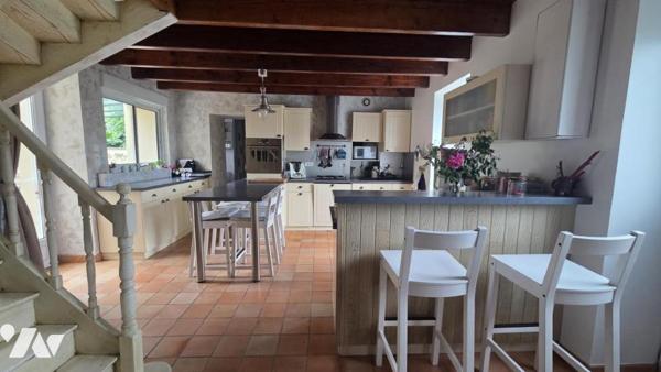 DRAIN- Maison de caractère rénovée avec goût – 4 chambres, jardin et dépendances