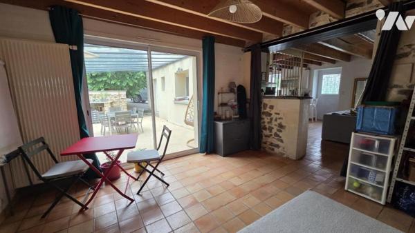 DRAIN- Maison de caractère rénovée avec goût – 4 chambres, jardin et dépendances