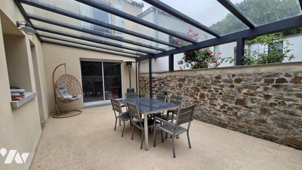 DRAIN- Maison de caractère rénovée avec goût – 4 chambres, jardin et dépendances