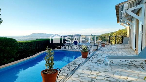 Toulon ouest ,villa traditionnelle dans le secteur très prisé des 4 chemins des routes avec piscine. Exposition sud ,vue mer.