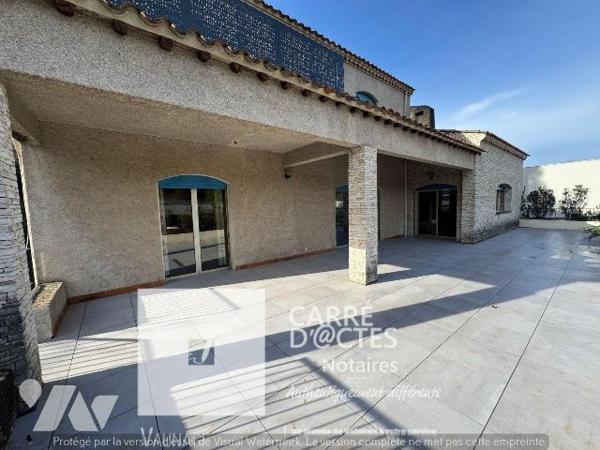 Les Notaires Associés CARRE D'@CTES VAUNAGE vous proposent cette grande Villa familiale d'envir...