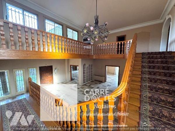 Les Notaires Associés CARRE D'@CTES VAUNAGE vous proposent cette grande Villa familiale d'envir...