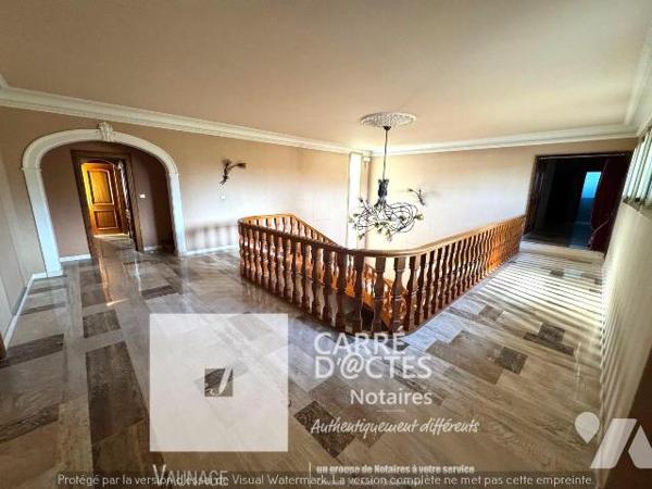 Les Notaires Associés CARRE D'@CTES VAUNAGE vous proposent cette grande Villa familiale d'envir...
