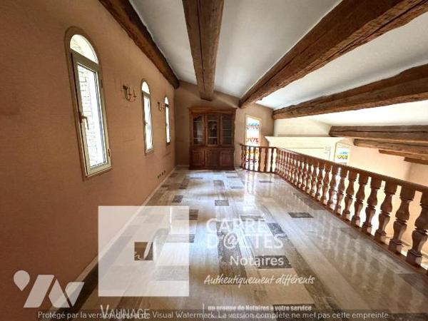 Les Notaires Associés CARRE D'@CTES VAUNAGE vous proposent cette grande Villa familiale d'envir...