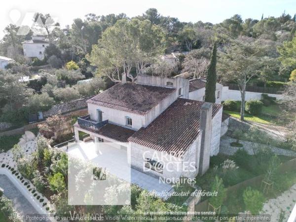 Les Notaires Associés CARRE D'@CTES VAUNAGE vous proposent cette grande Villa familiale d'envir...