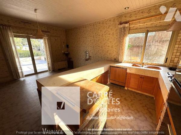 Les Notaires Associés CARRE D'@CTES VAUNAGE vous proposent cette grande Villa familiale d'envir...