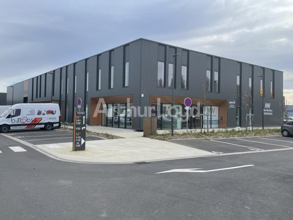 Bureaux neufs à louer à Hallennes-lez-Haubourdin avec parking privatif