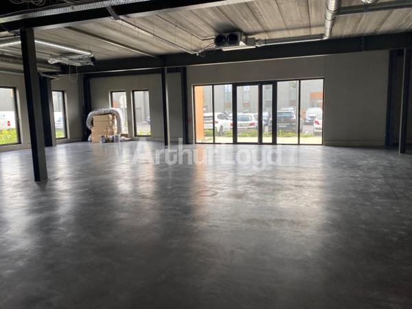 Bureaux neufs à louer à Hallennes-lez-Haubourdin avec parking privatif